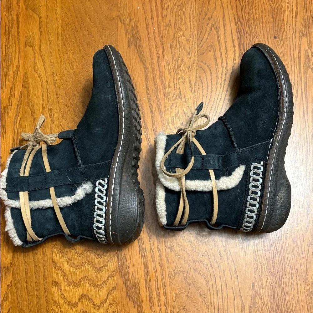 UGG size 6 Black and Tan Shearling Winter Boots
